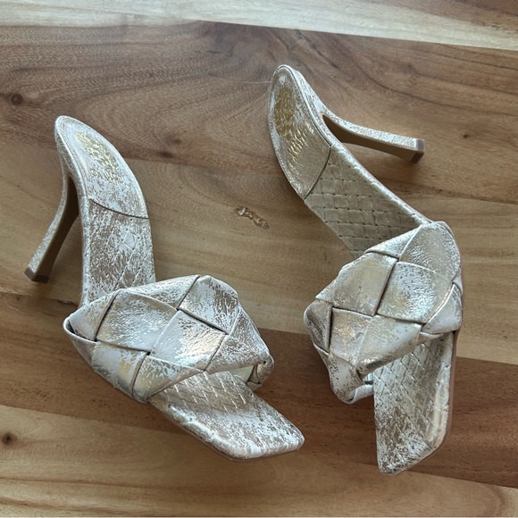 New Vince Camuto Brelanie Gold Metallic Woven Heels - Picture 5 of 8